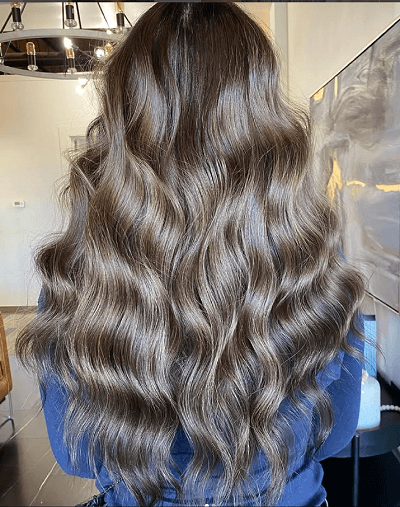 Long wavy human hair extensions with natural movement